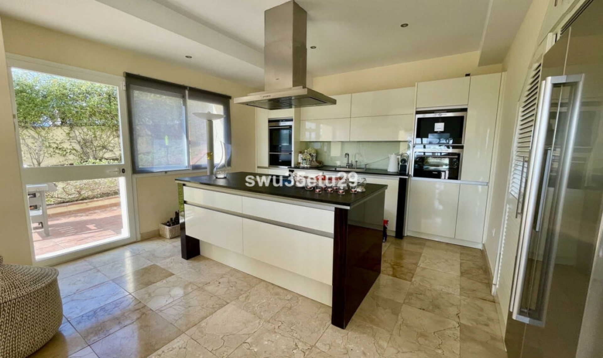 Resale - House -
Istán