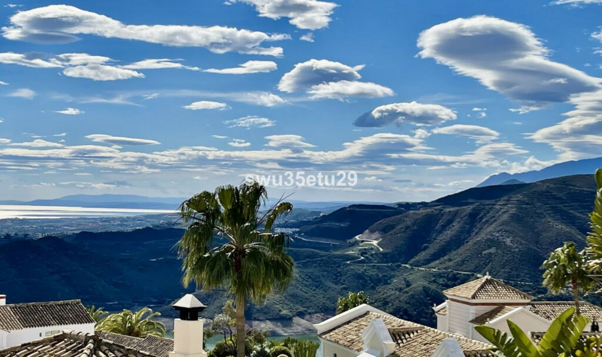 Resale - House -
Istán