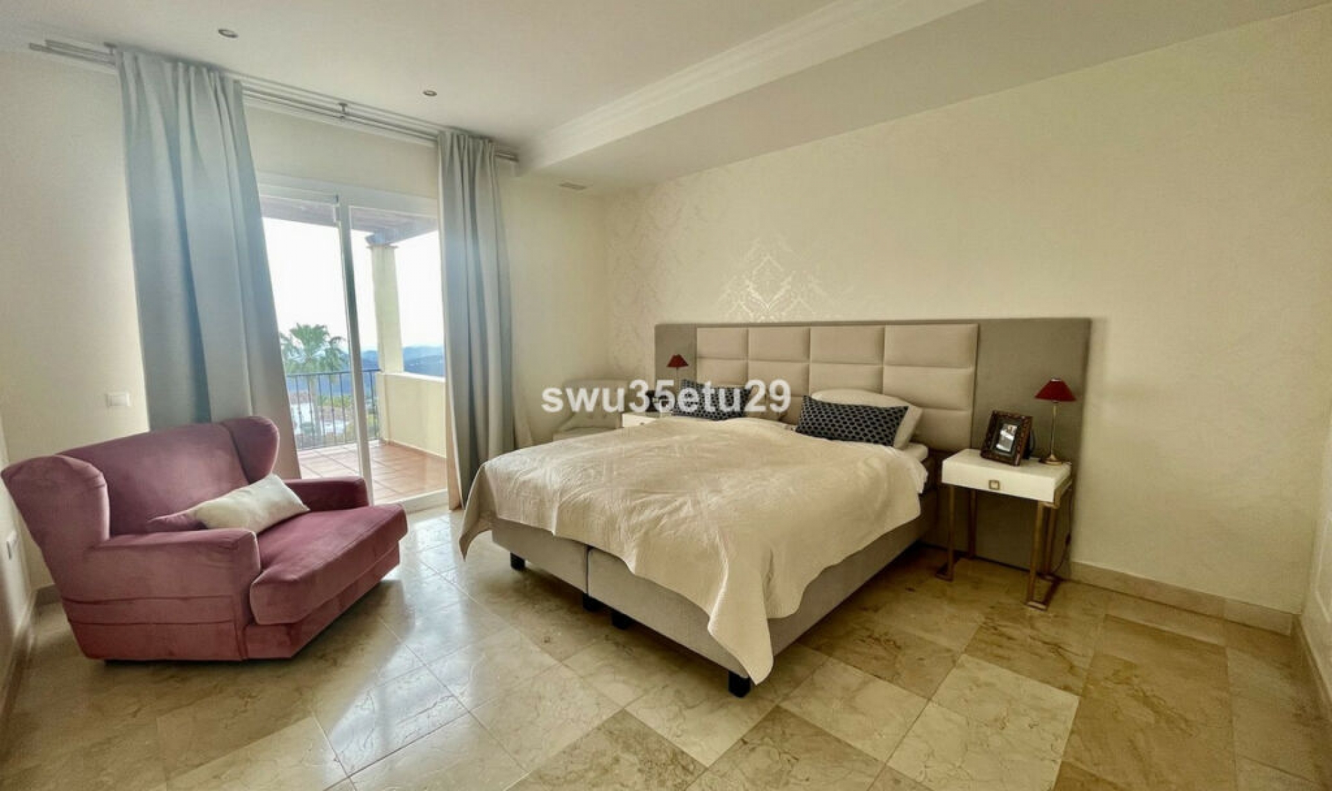 Resale - House -
Istán