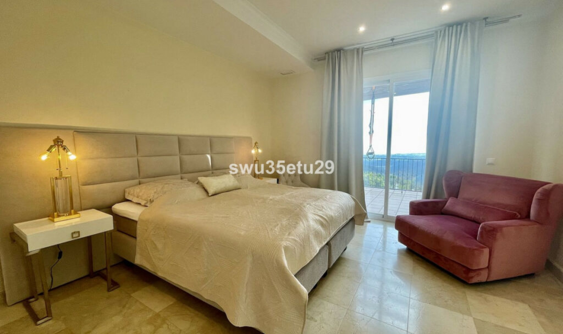 Resale - House -
Istán