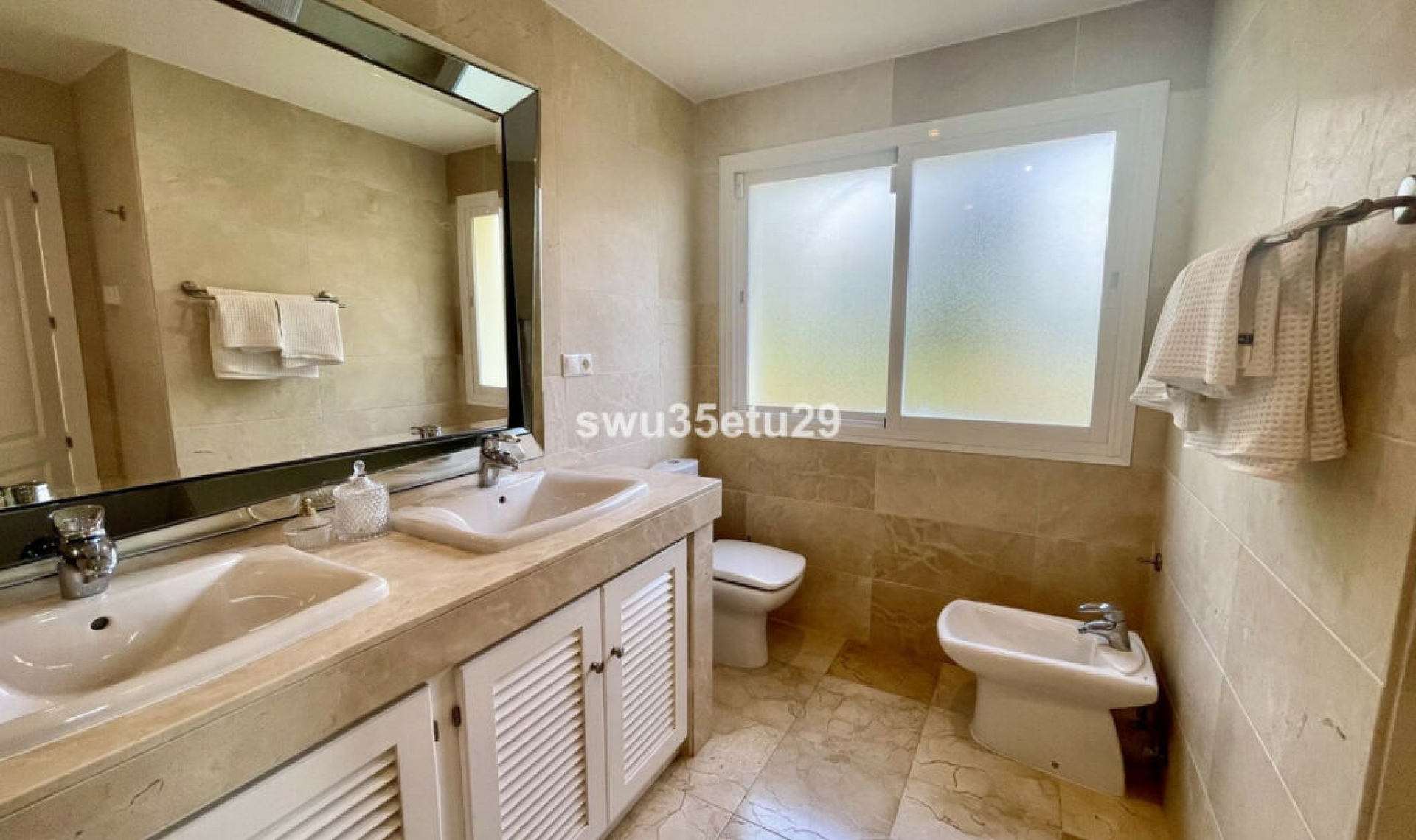 Resale - House -
Istán