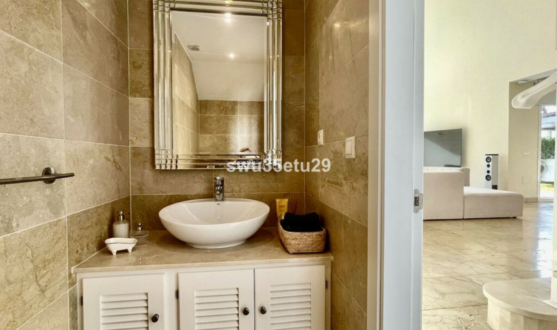 Resale - House -
Istán