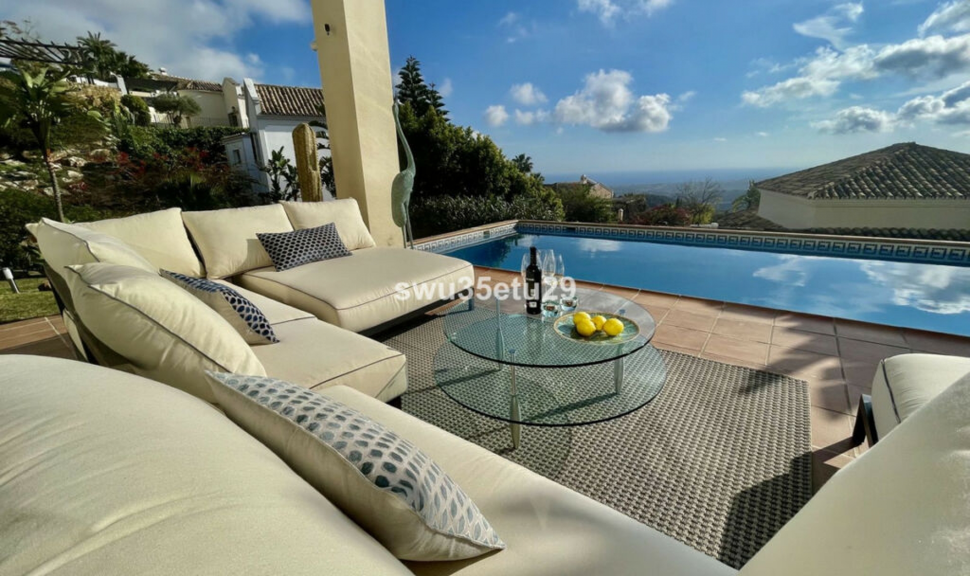 Resale - House -
Istán