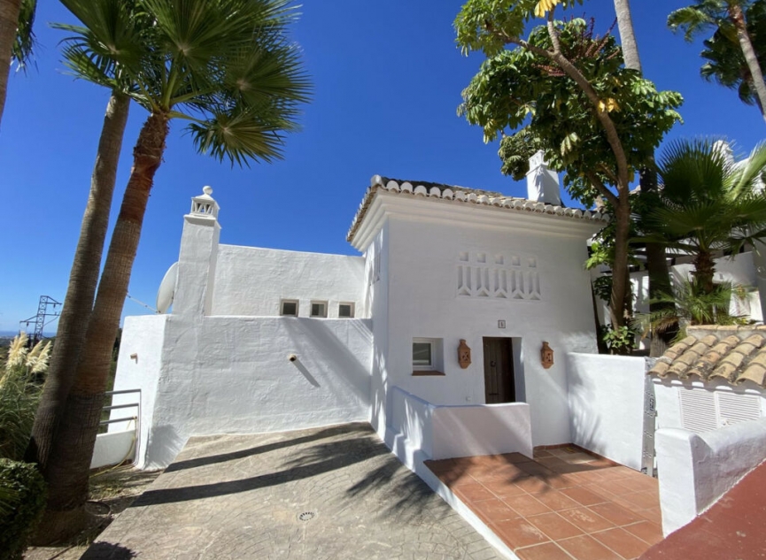 Resale - House -
Istán