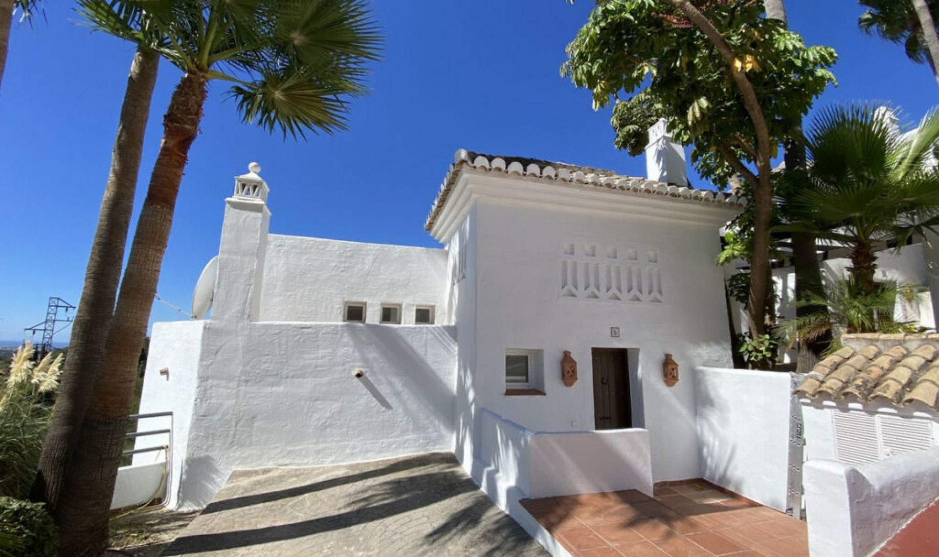 Resale - House -
Istán