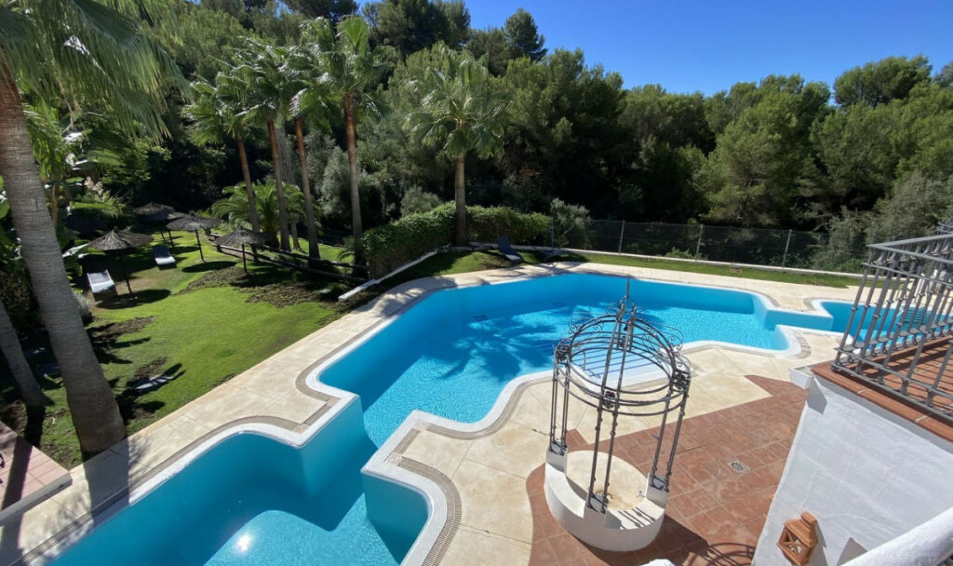 Resale - House -
Istán