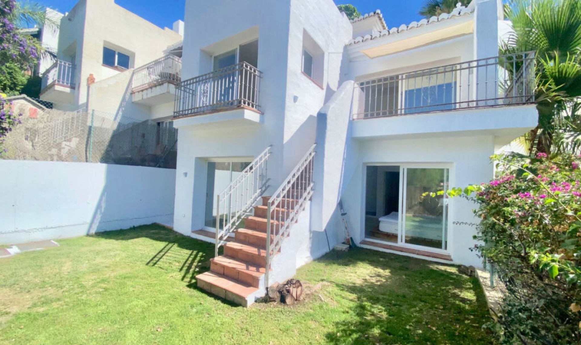 Resale - House -
Istán