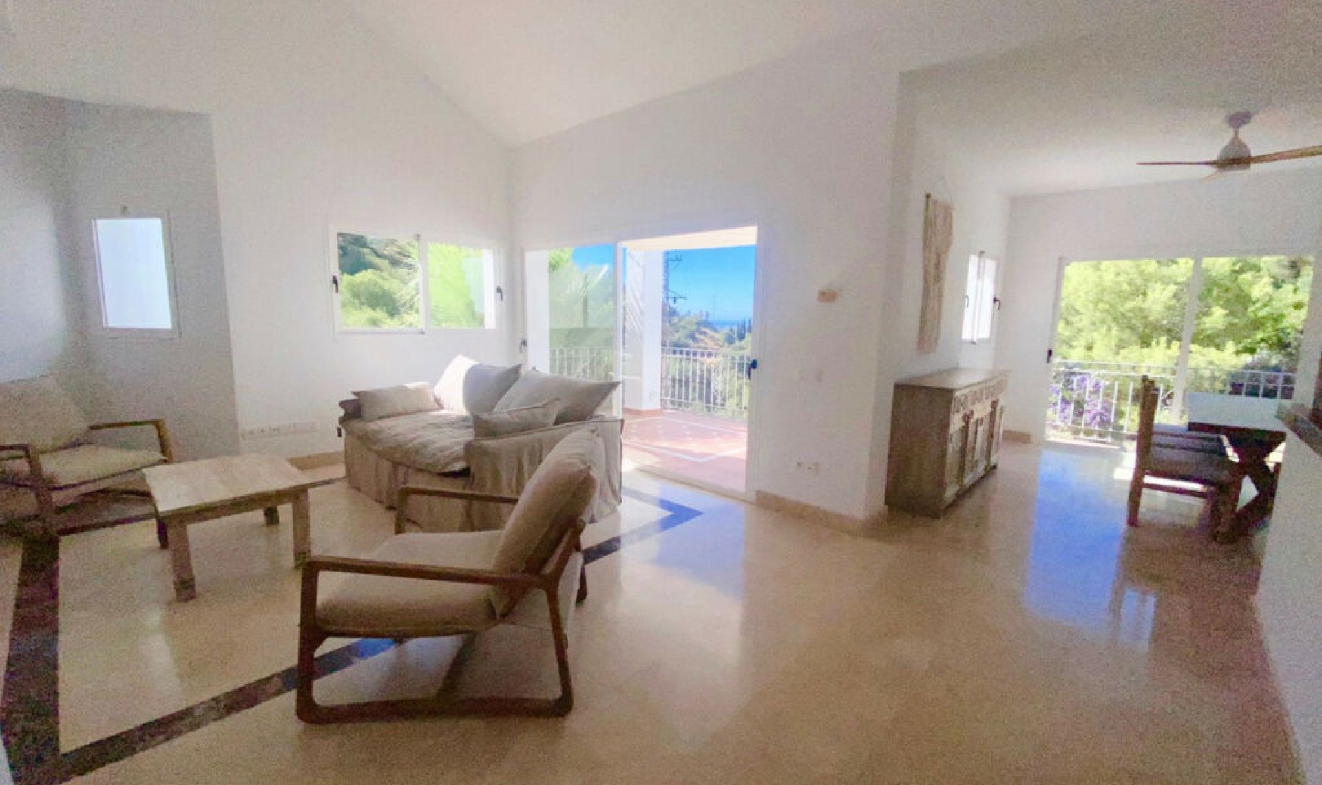 Resale - House -
Istán