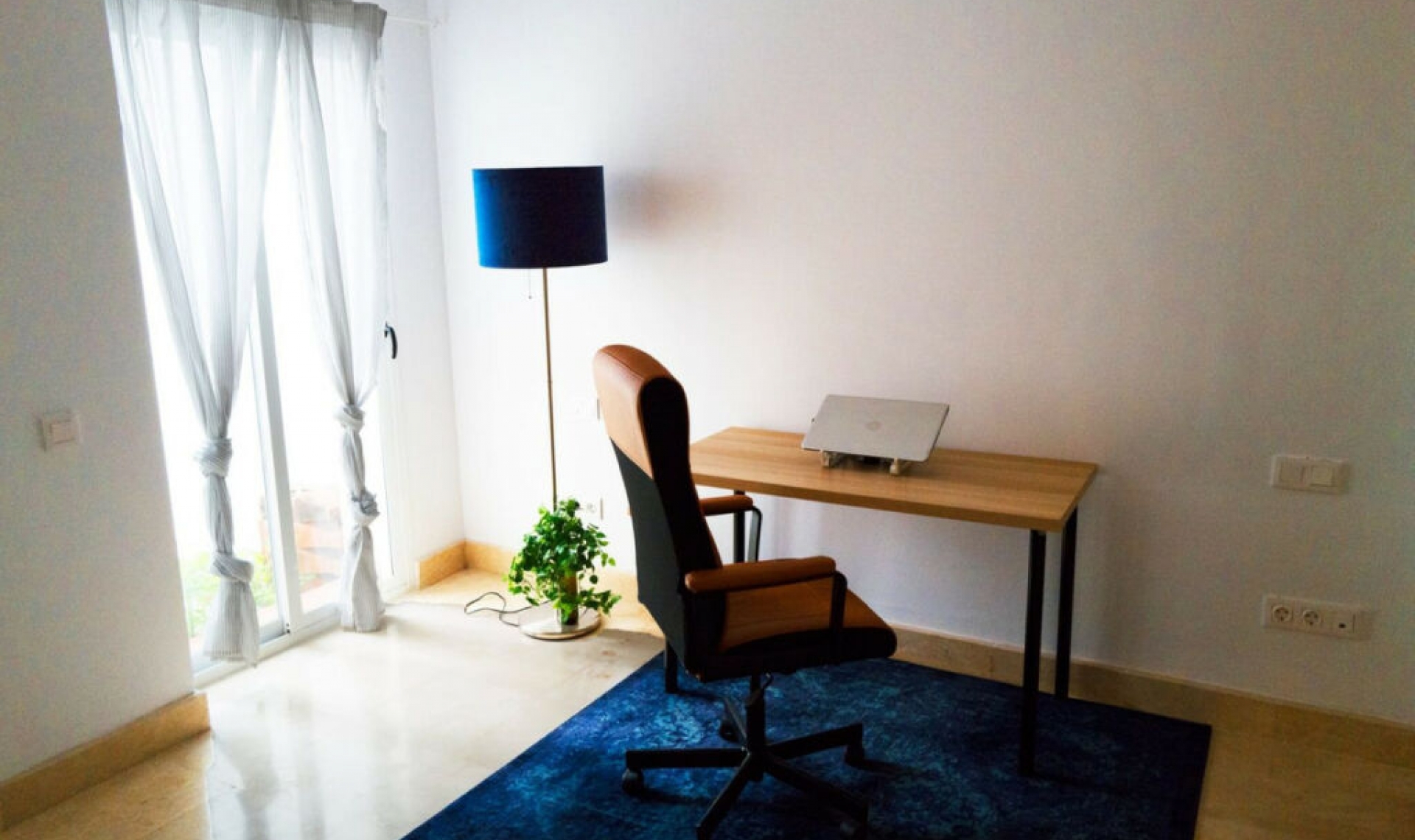 Resale - House -
Istán