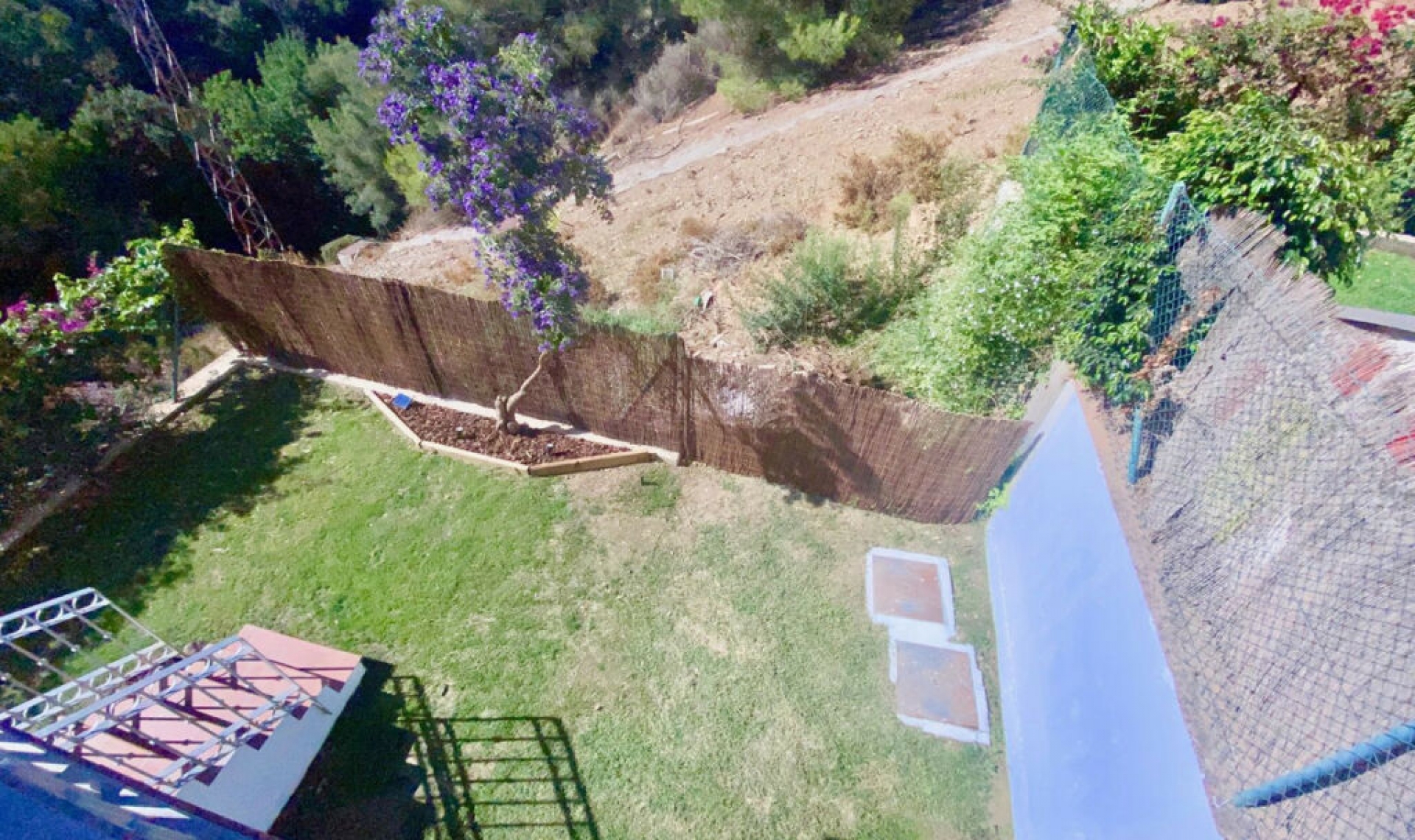 Resale - House -
Istán