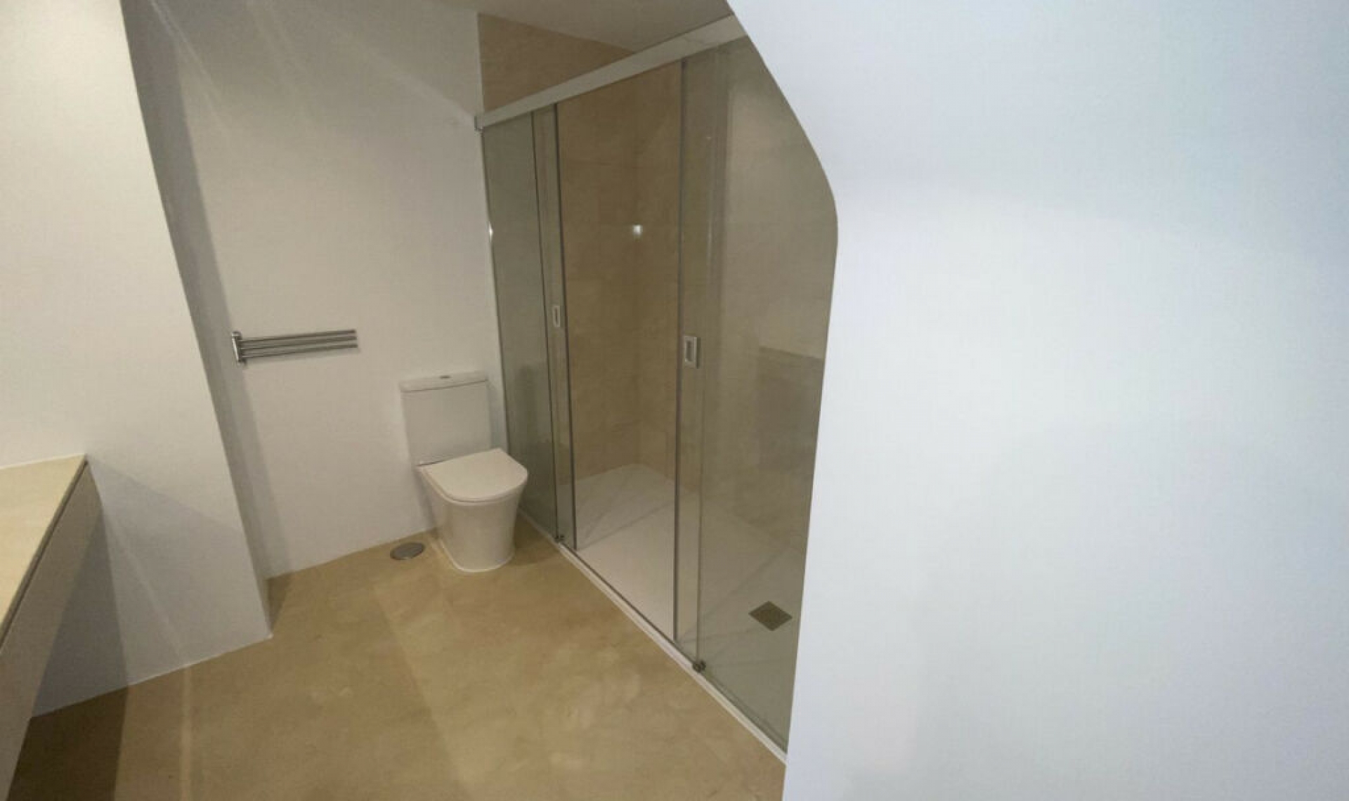 Resale - House -
Istán