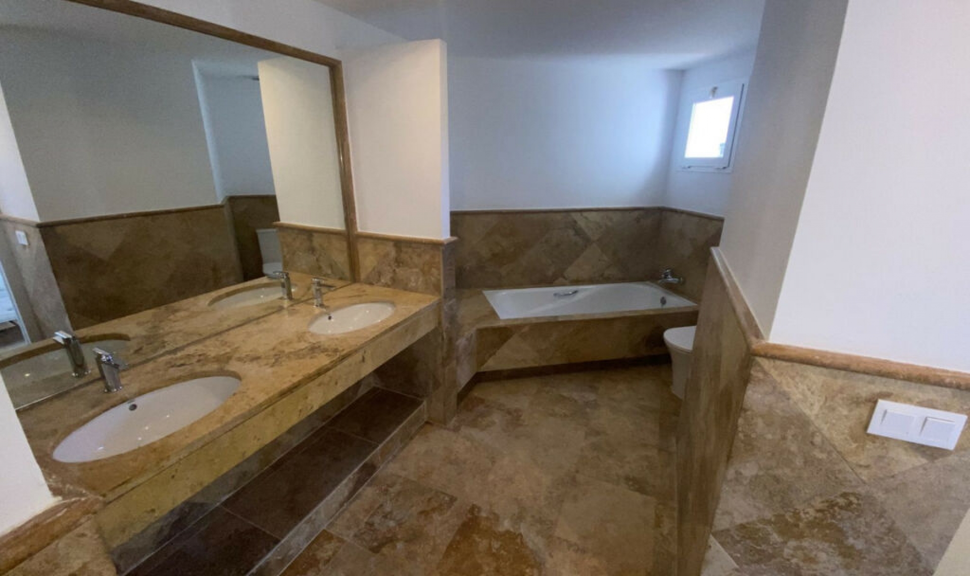 Resale - House -
Istán