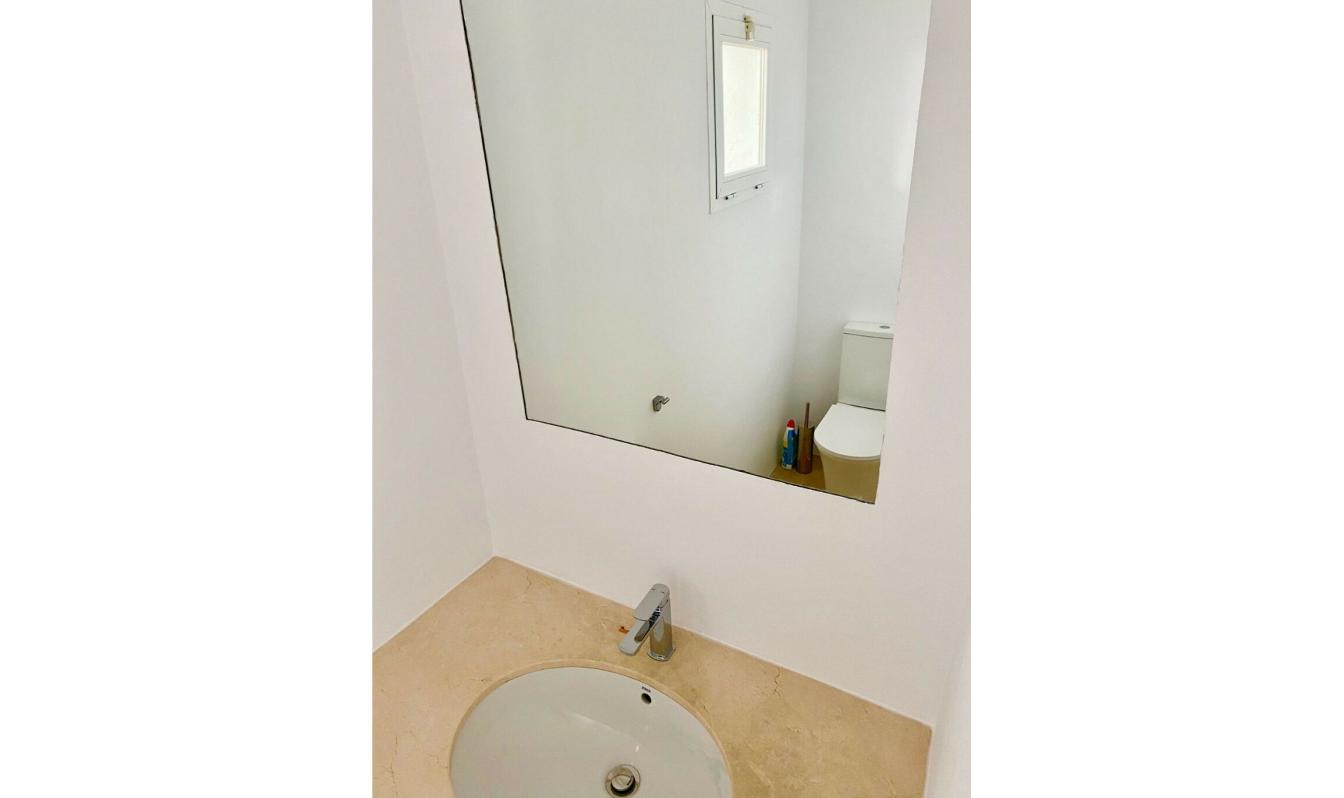 Resale - House -
Istán