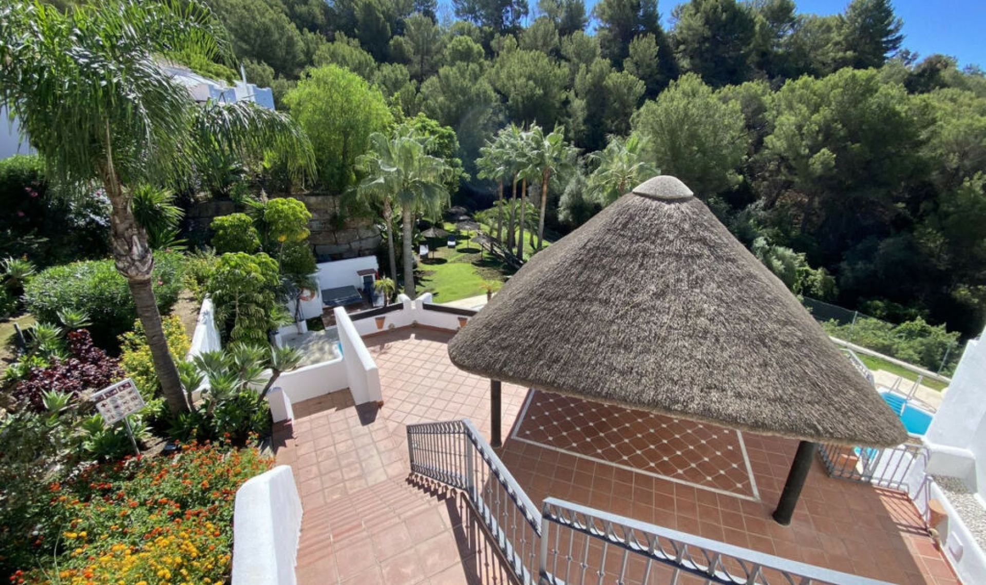 Resale - House -
Istán