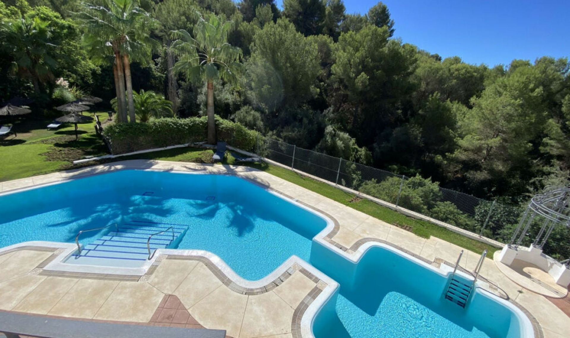 Resale - House -
Istán