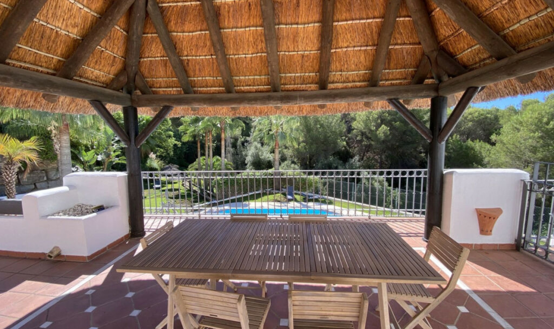 Resale - House -
Istán