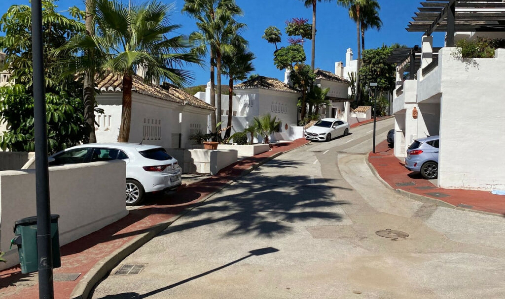 Resale - House -
Istán