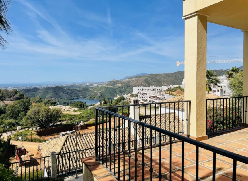 Resale - House -
Istán