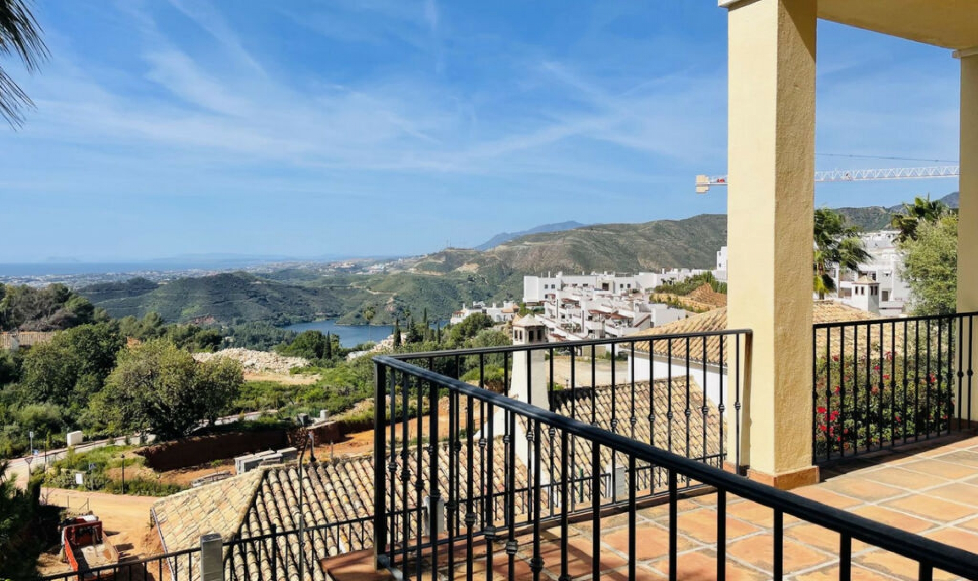 Resale - House -
Istán