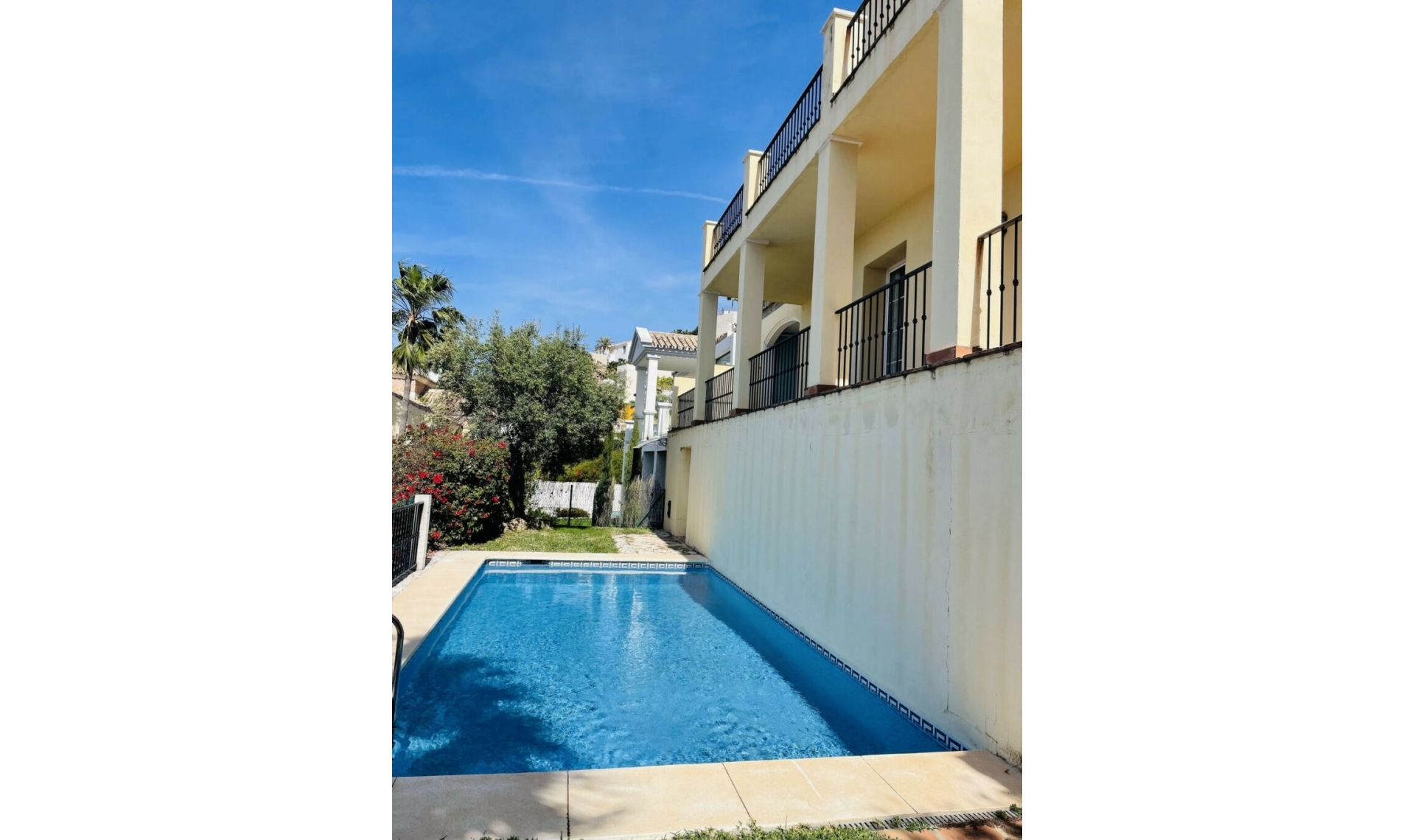 Resale - House -
Istán