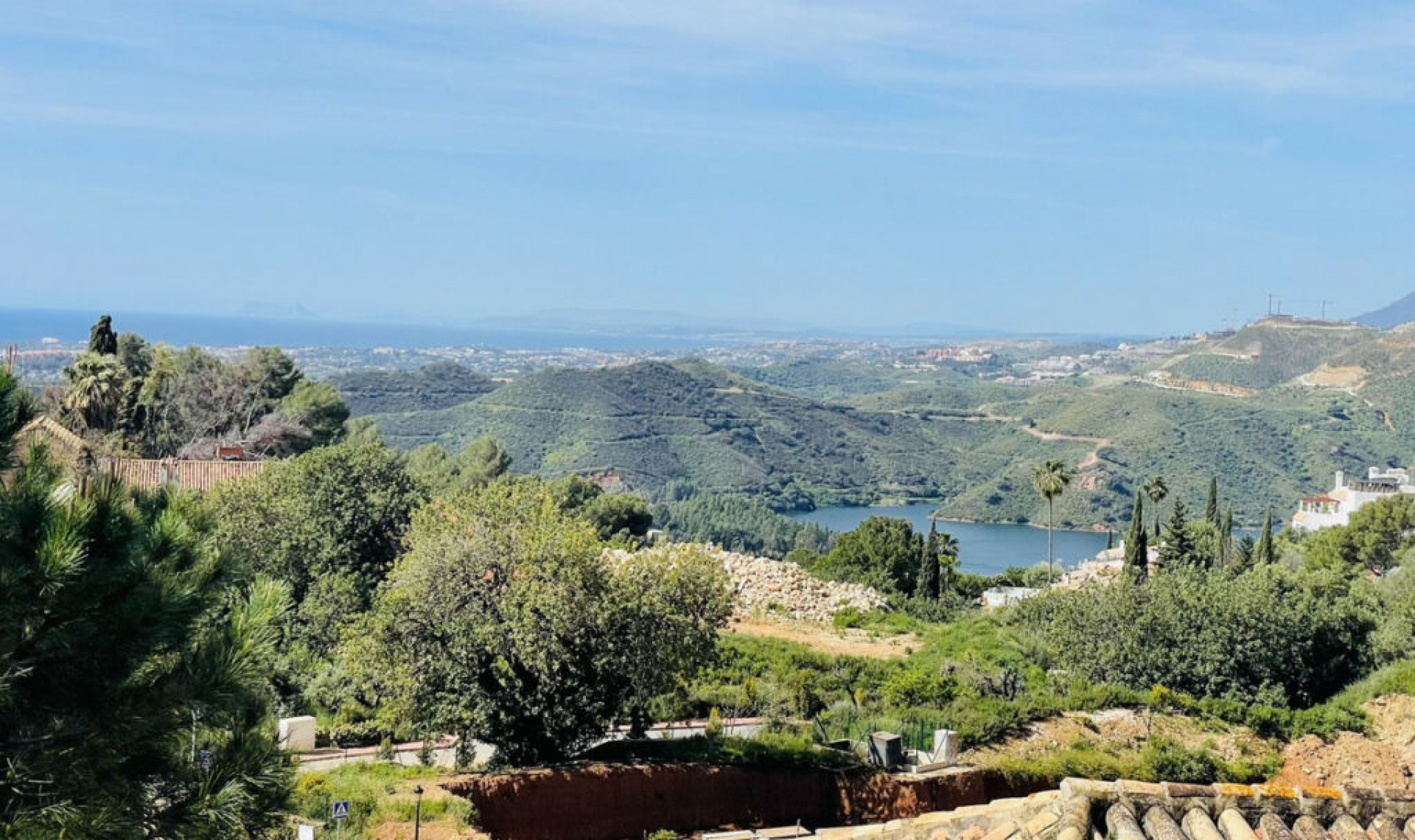 Resale - House -
Istán