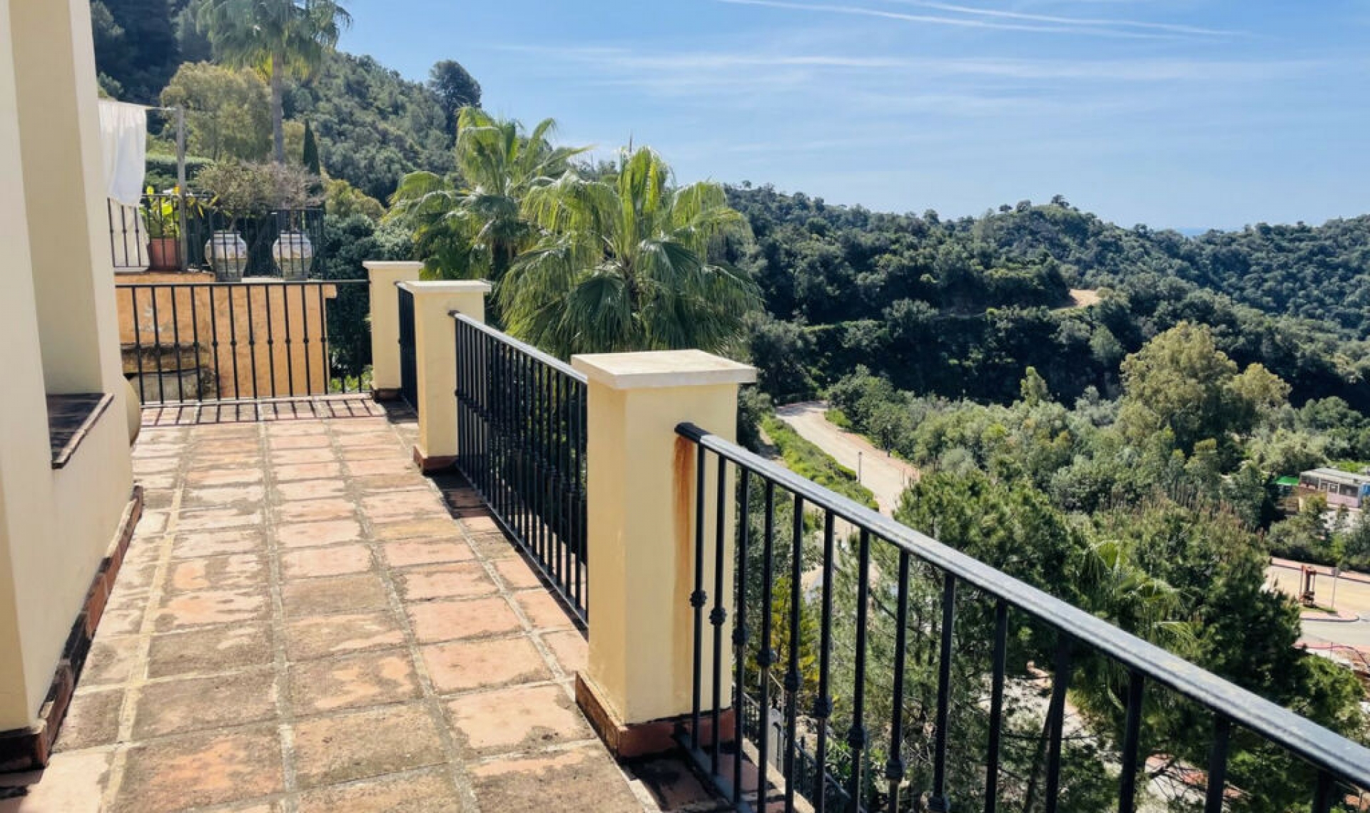 Resale - House -
Istán