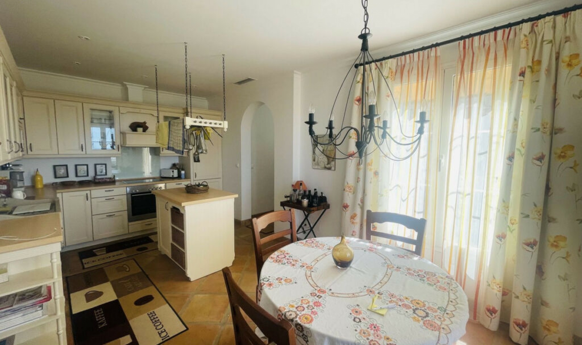 Resale - House -
Istán