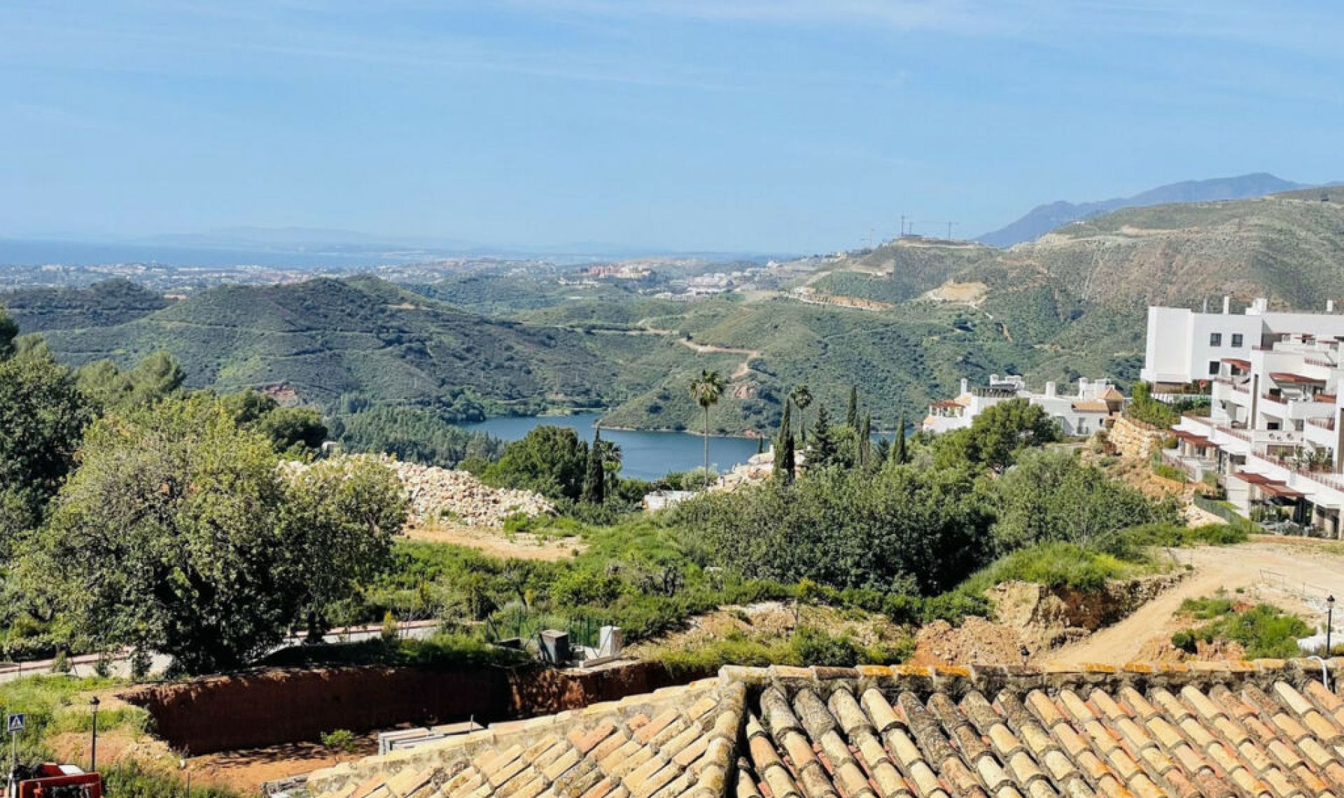 Resale - House -
Istán