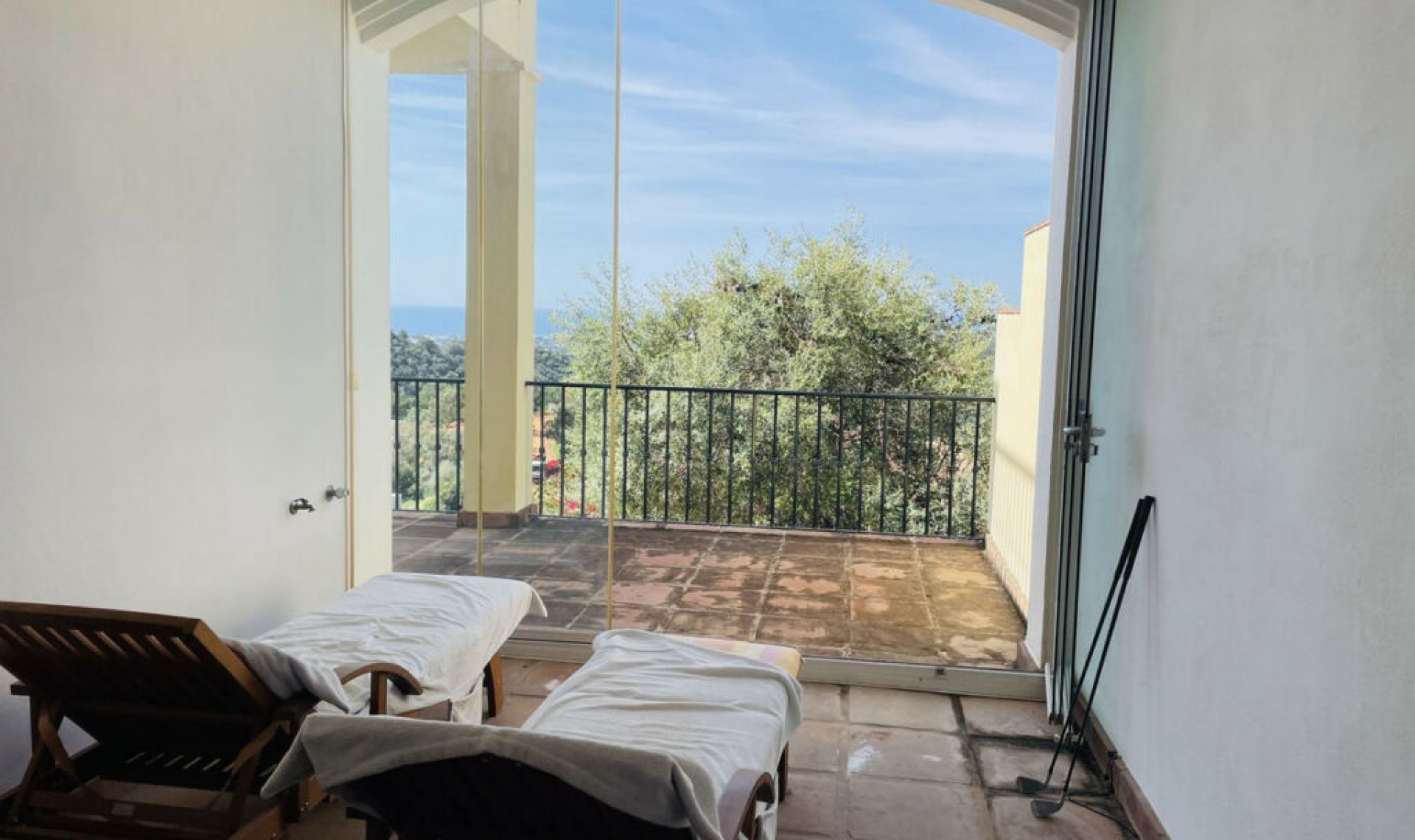 Resale - House -
Istán