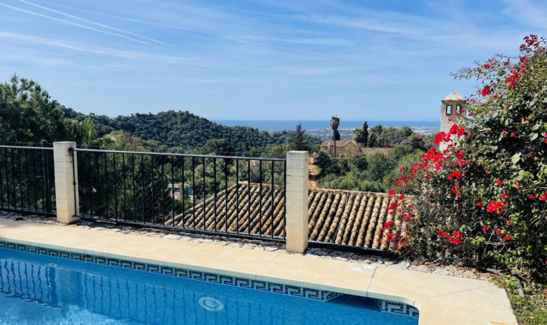 Resale - House -
Istán