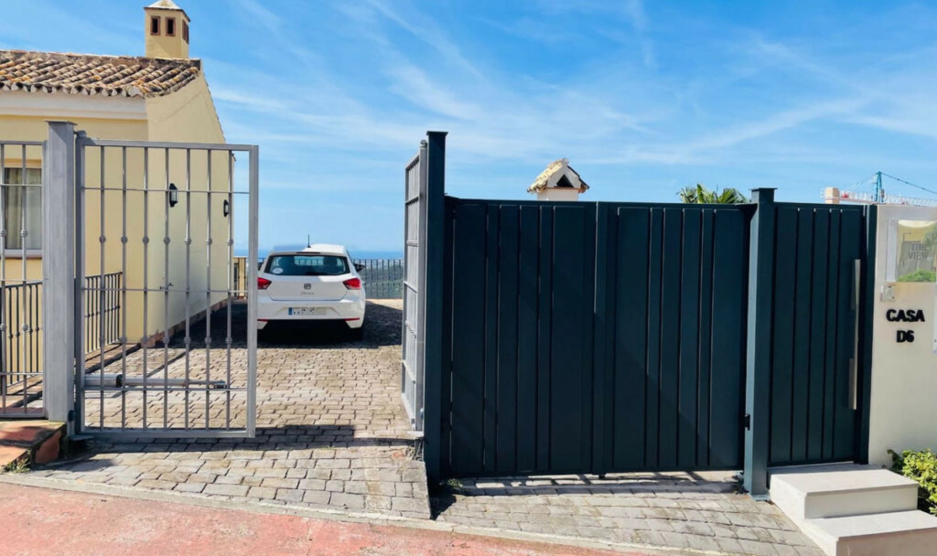 Resale - House -
Istán