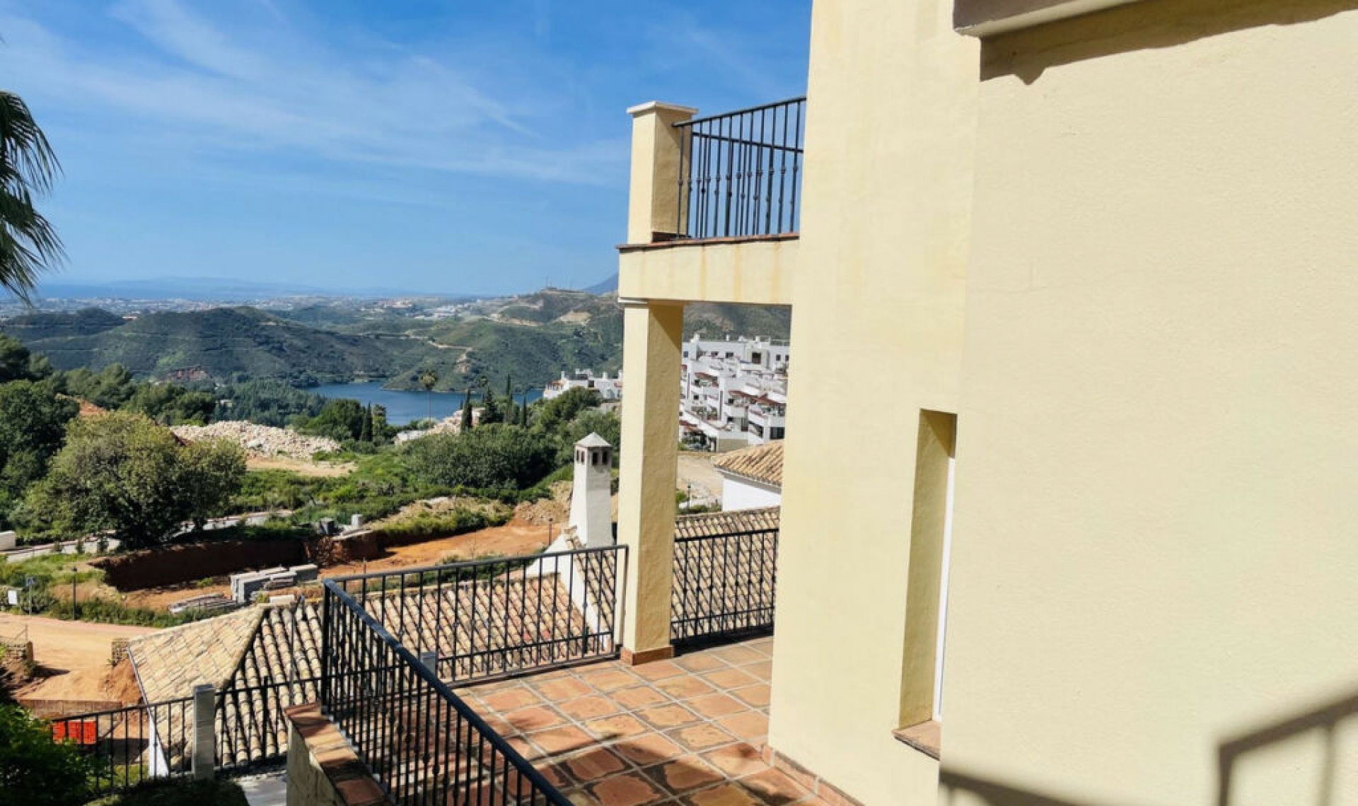 Resale - House -
Istán