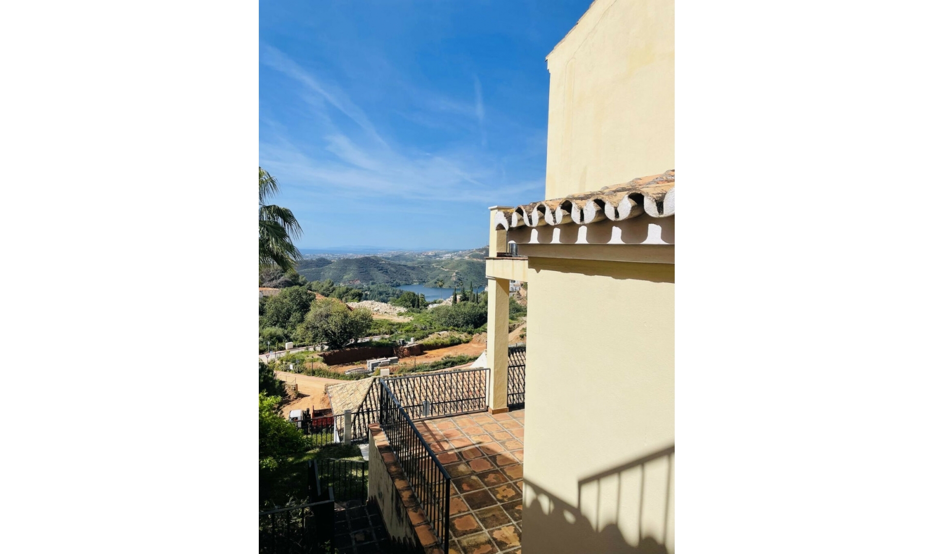 Resale - House -
Istán