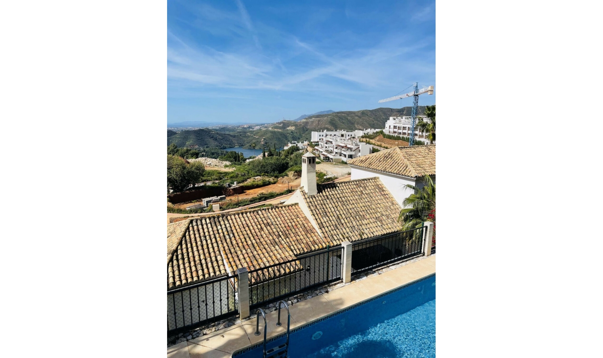 Resale - House -
Istán