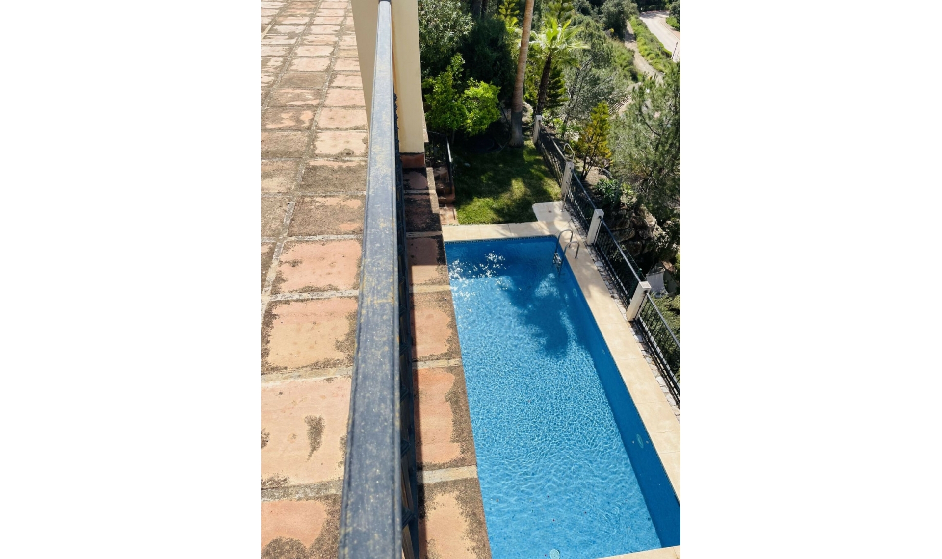 Resale - House -
Istán