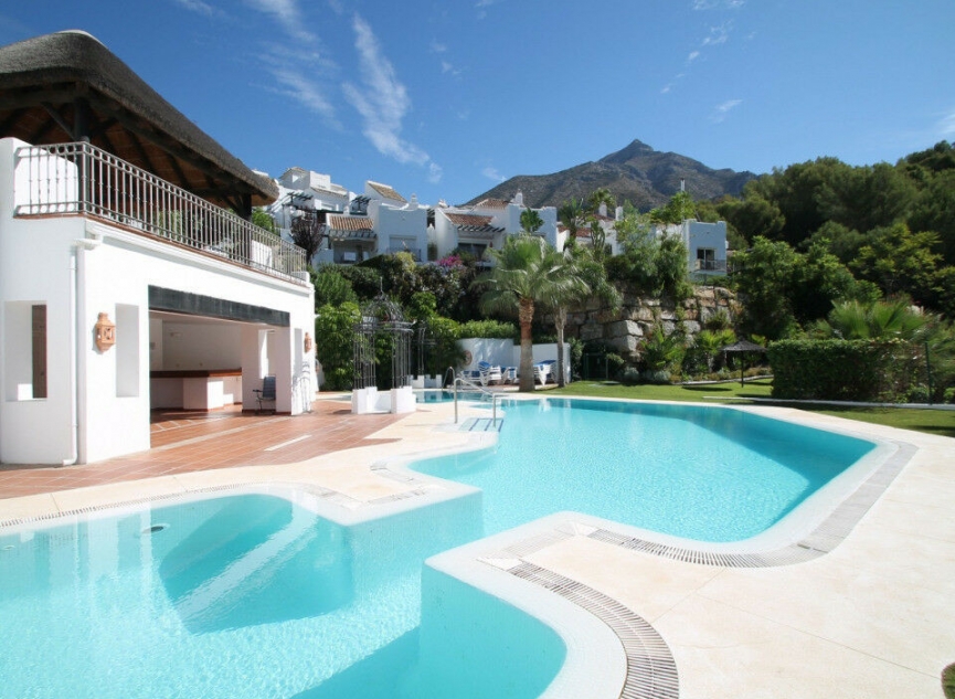 Resale - House -
Istán