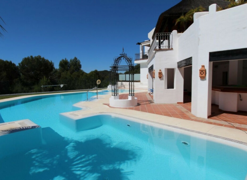 Resale - House -
Istán