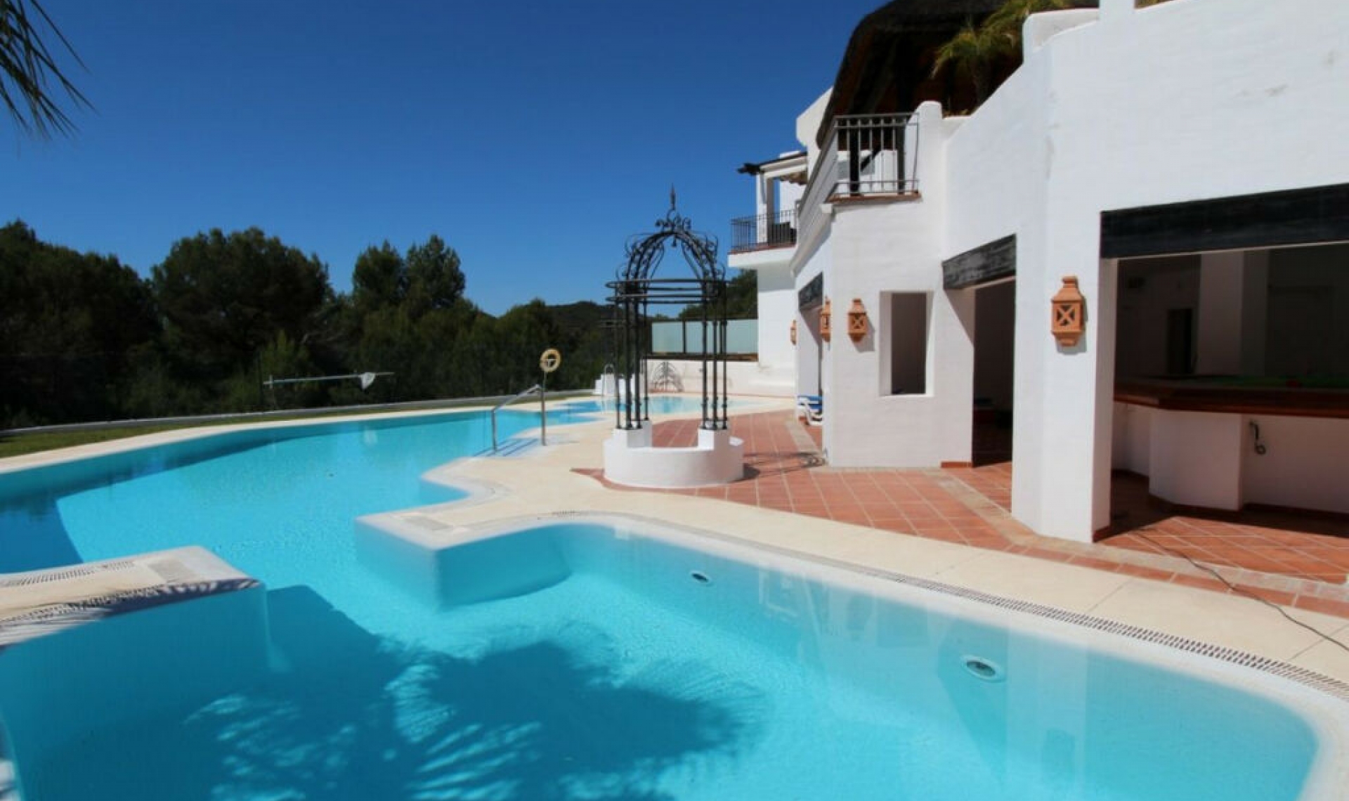 Resale - House -
Istán