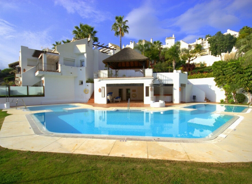 Resale - House -
Istán