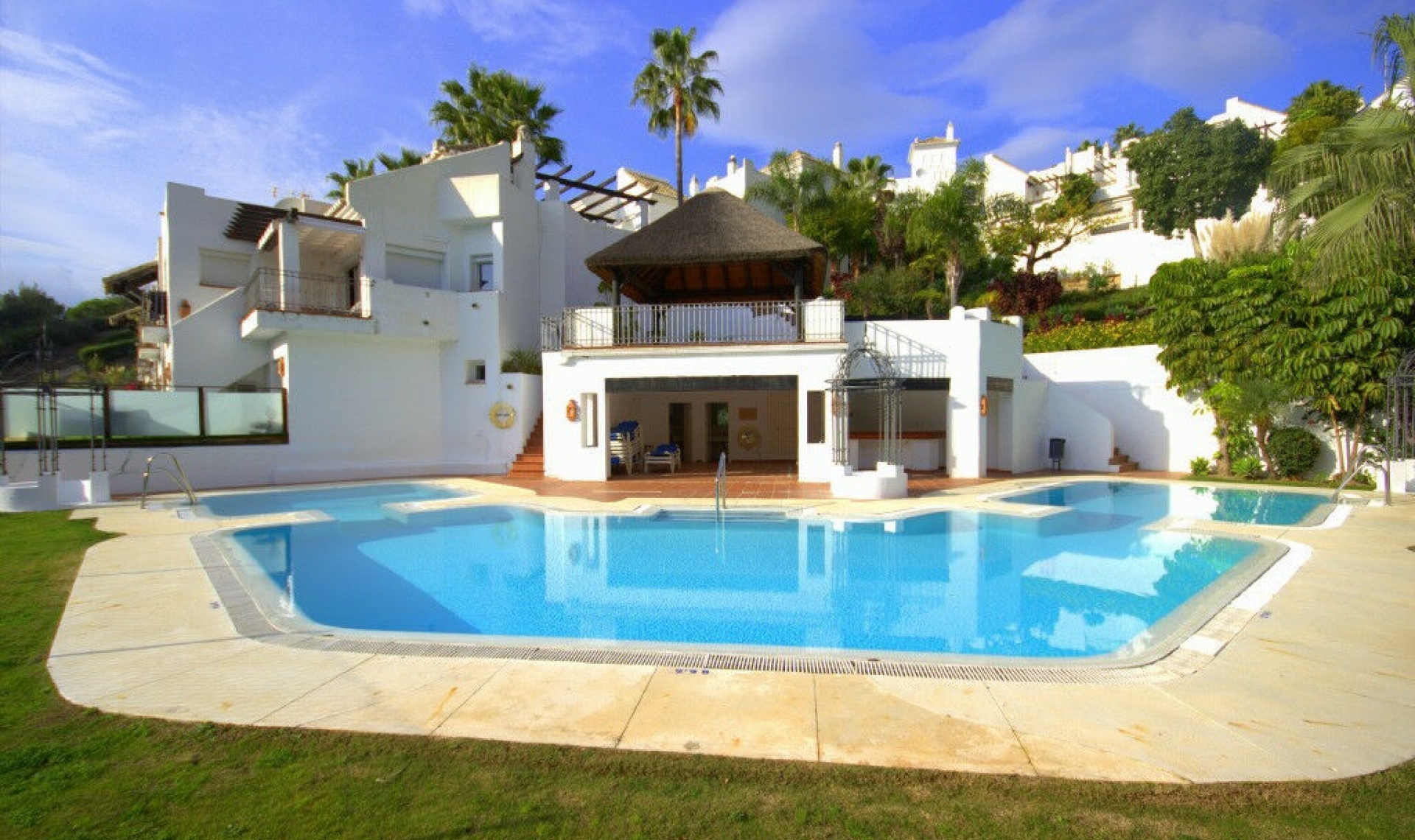 Resale - House -
Istán