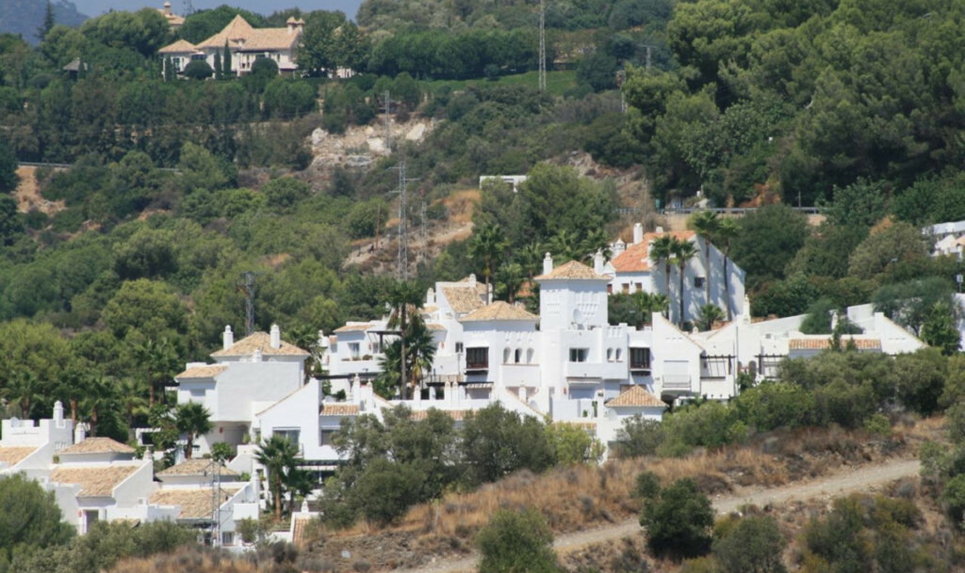 Resale - House -
Istán