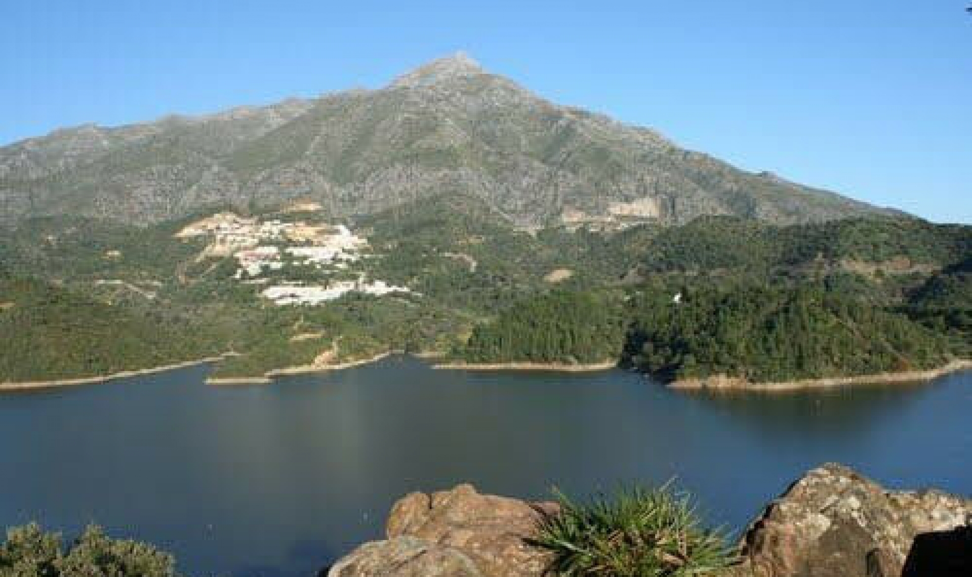 Resale - House -
Istán