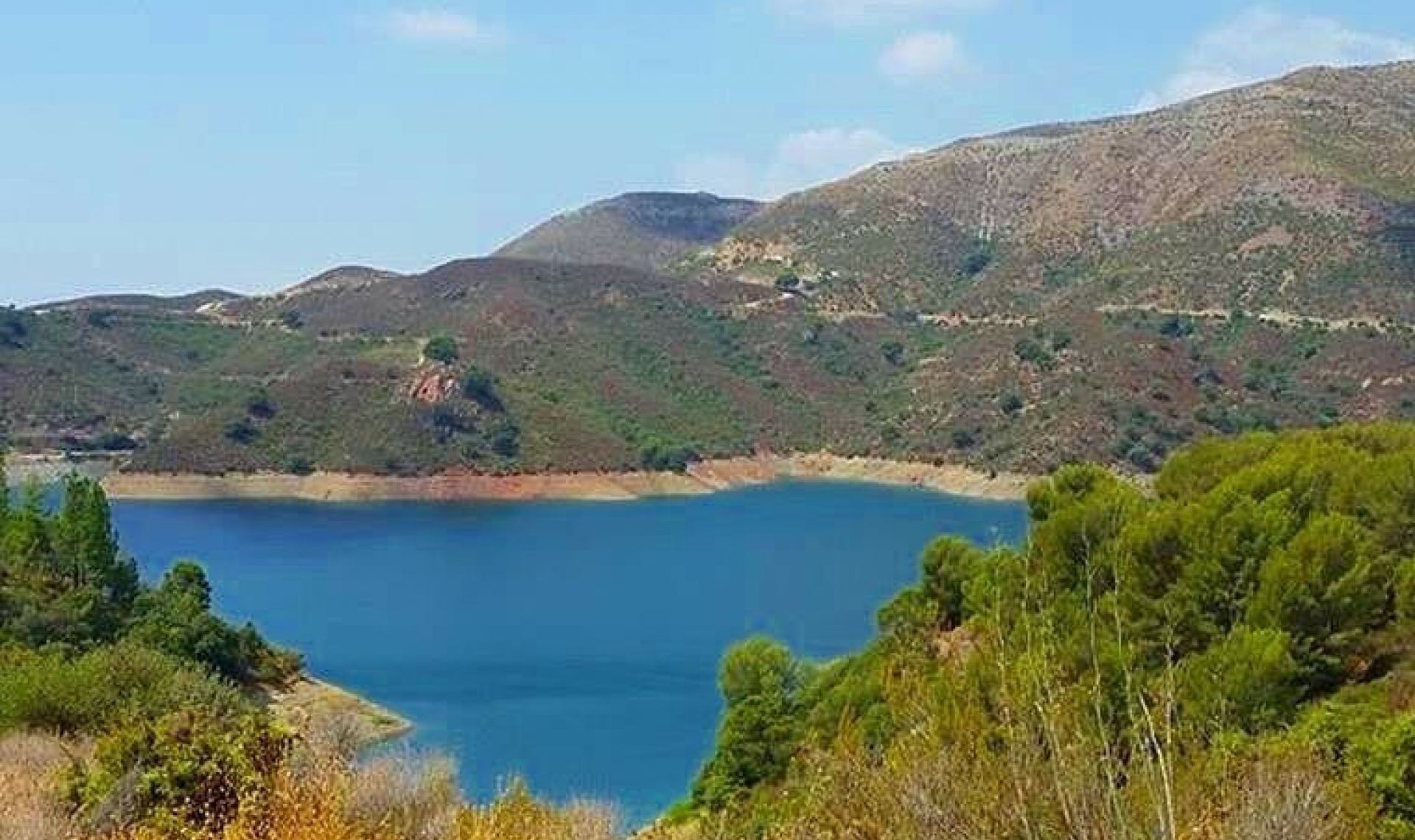 Resale - House -
Istán