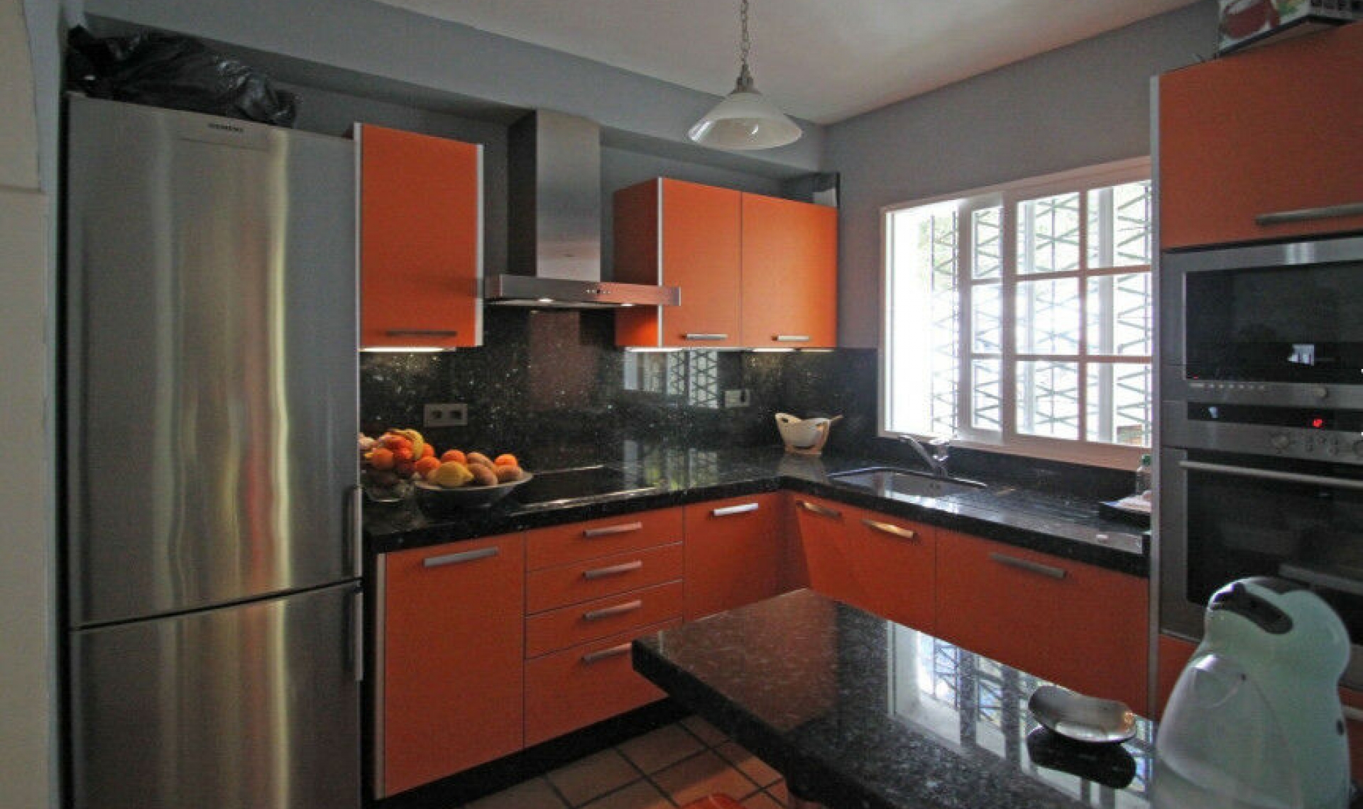 Resale - House -
Istán