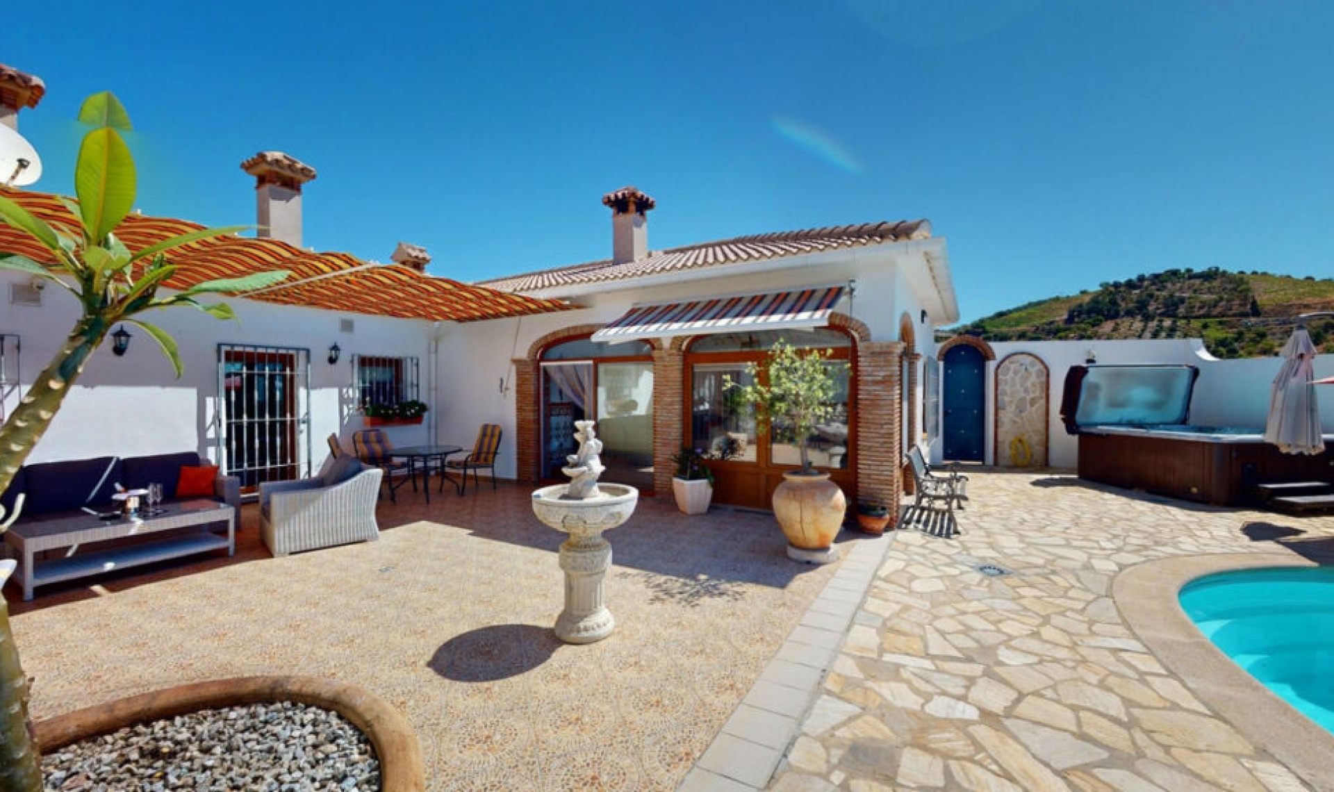 Resale - House -
Iznate