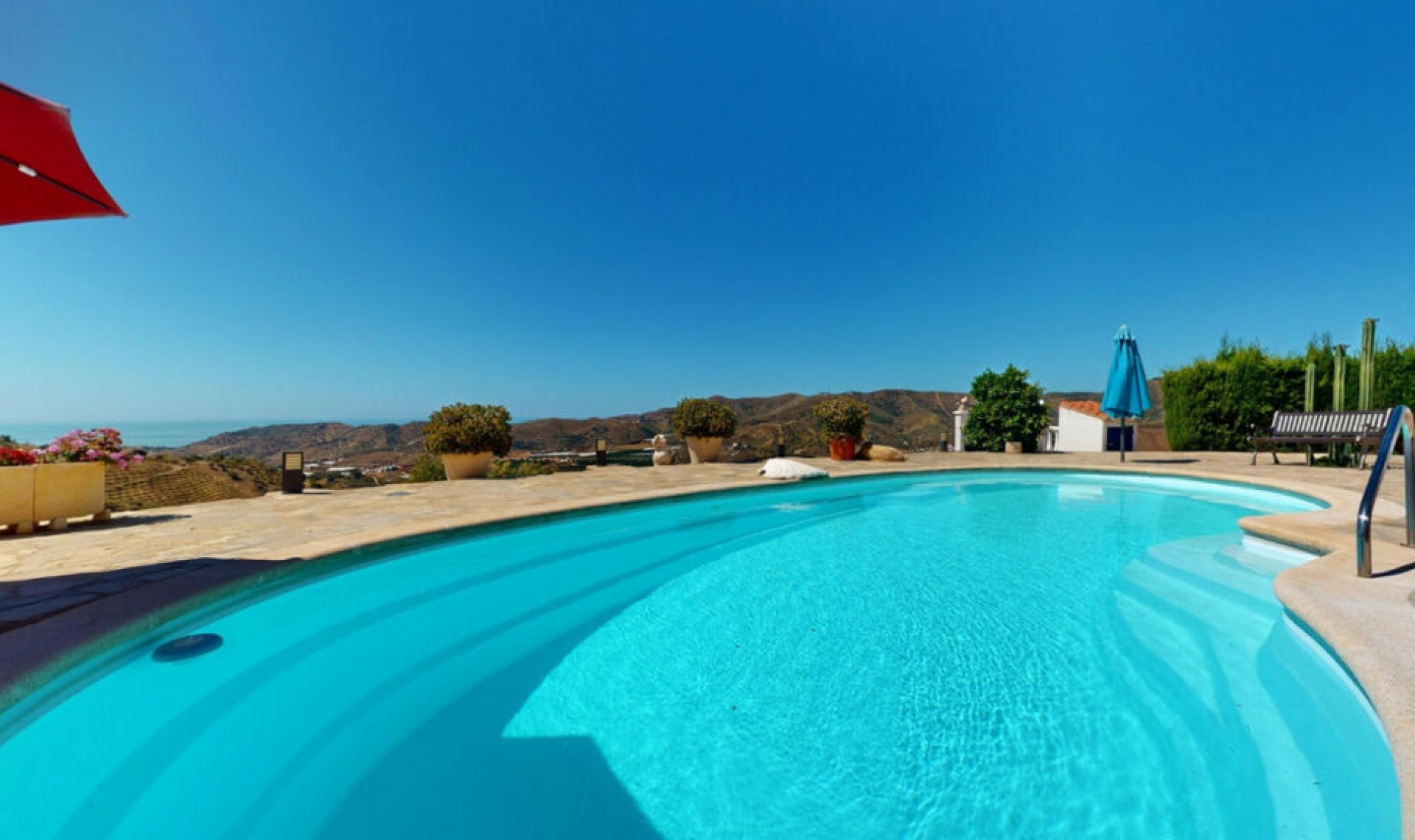 Resale - House -
Iznate