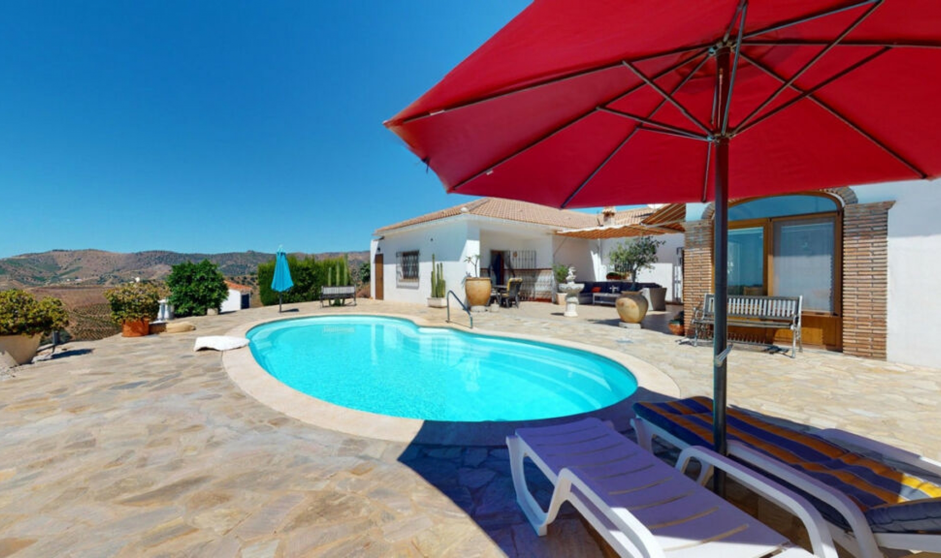 Resale - House -
Iznate