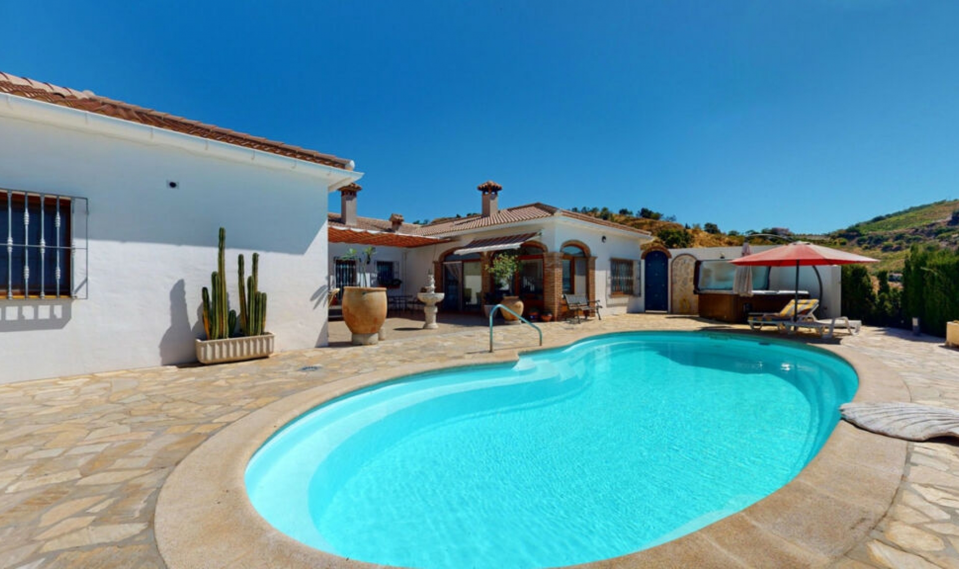 Resale - House -
Iznate