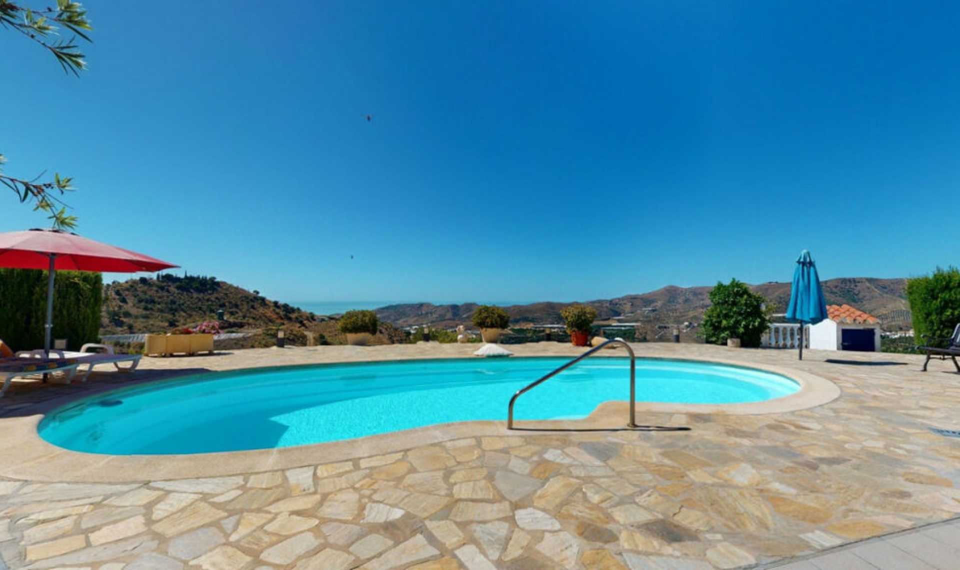 Resale - House -
Iznate