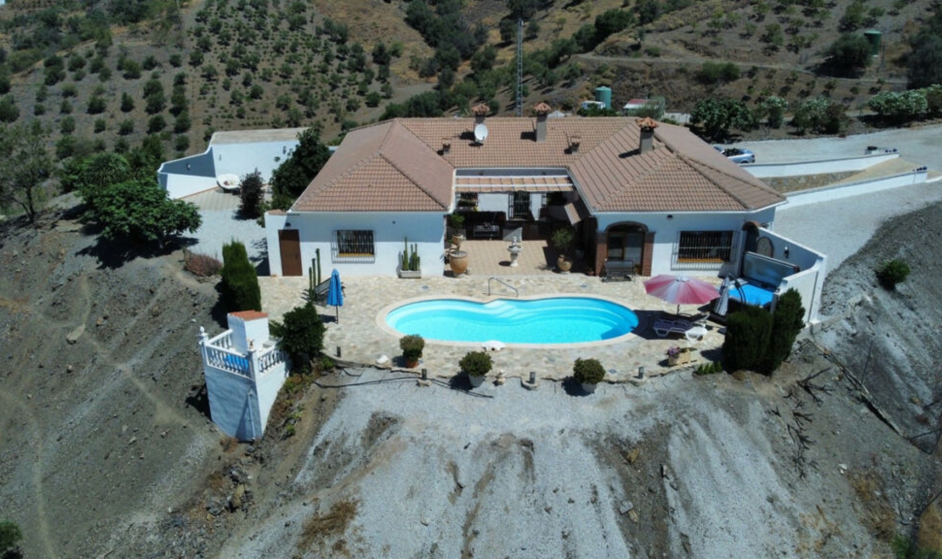 Resale - House -
Iznate